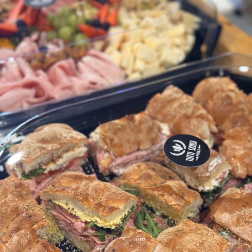 Focaccias italianas frescas y artesanas para compartir, ideales para delivery en yates desde Puerto Portals, restaurante italiano Mallorca, Tutti Sensi